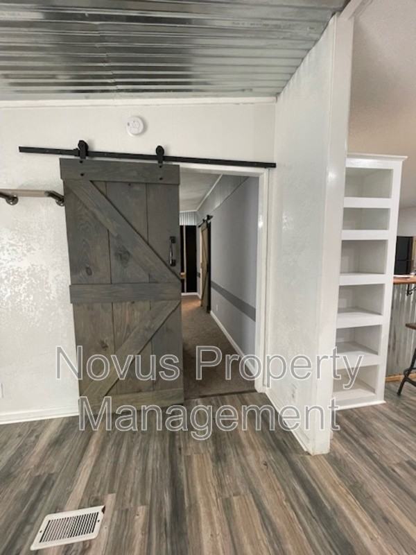 105 Holly Dr - Photo 4 of 23