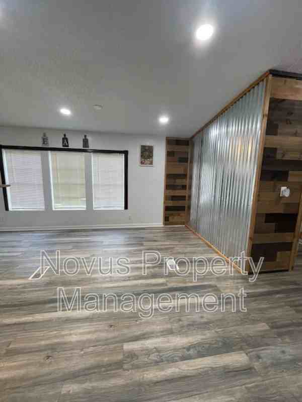 105 Holly Dr - Photo 5 of 23