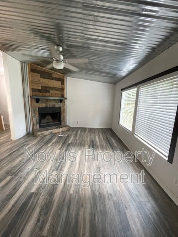 105 Holly Dr - Photo 6 of 23