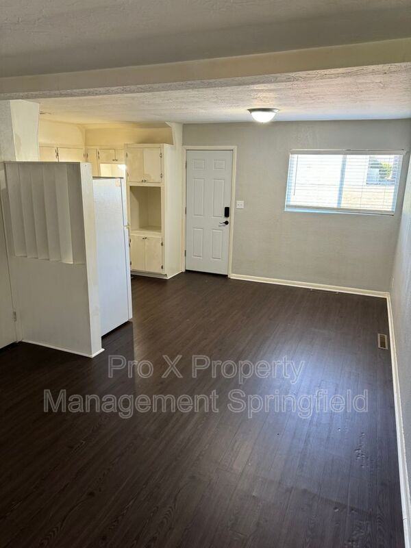 2943 E University St #10 - Photo 3 of 13