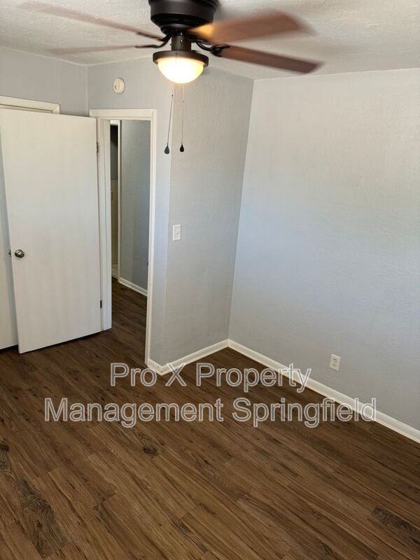 2943 E University St #10 - Photo 6 of 13