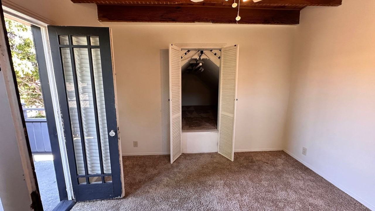 544 N Orange St - Photo 3 of 19