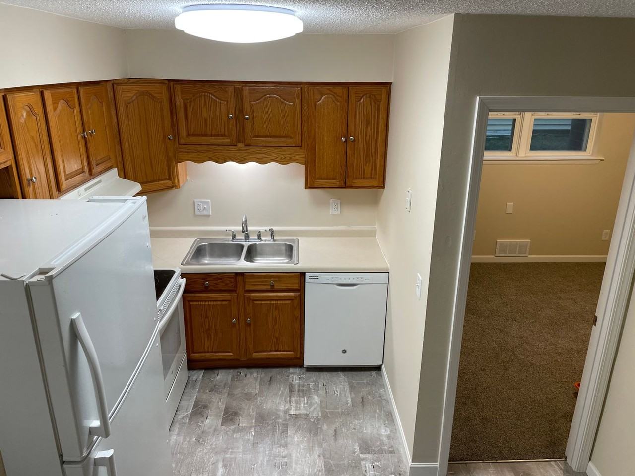 458 S 14th St #B - Photo 2 of 9