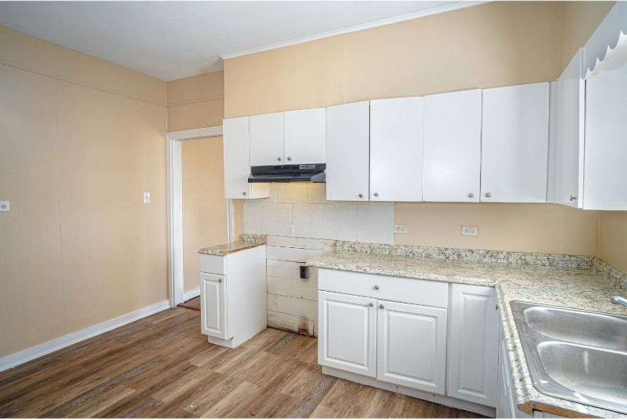 907 Iowa St - Photo 6 of 11