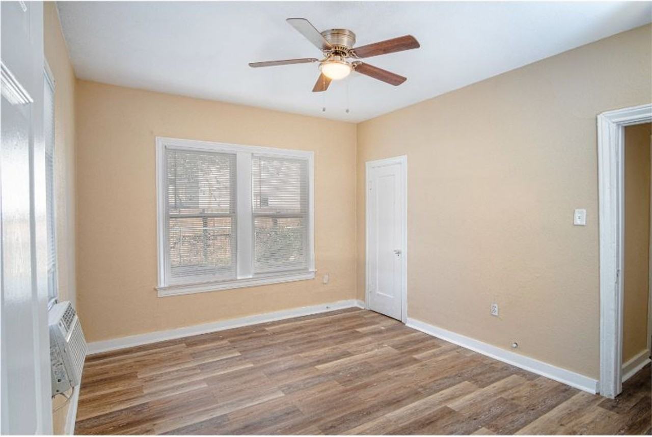 907 Iowa St - Photo 2 of 11