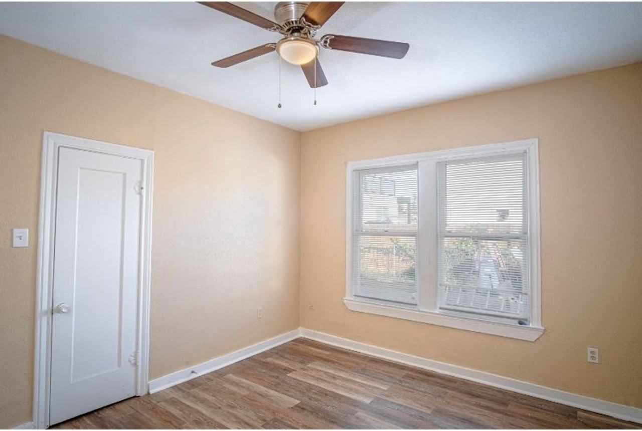 907 Iowa St - Photo 5 of 11