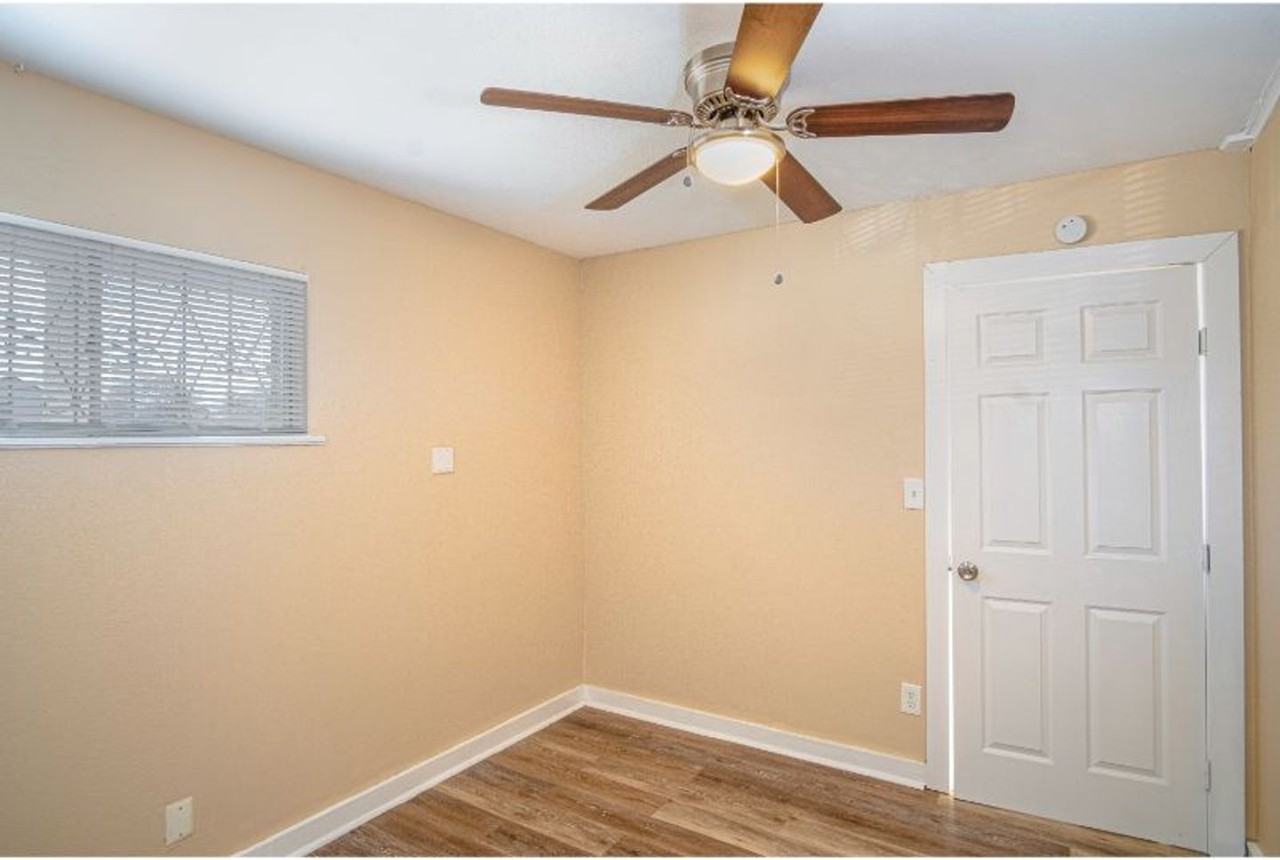 907 Iowa St - Photo 7 of 11