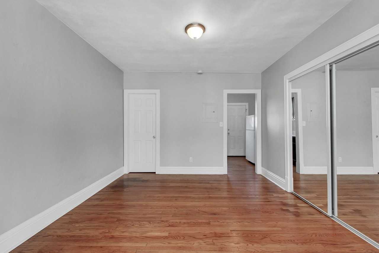 3914 Hereford St - Photo 3 of 11