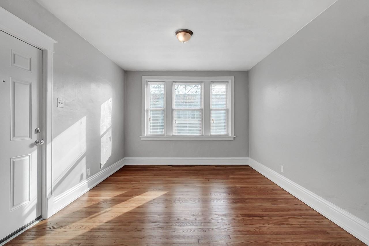 3914 Hereford St - Photo 4 of 11