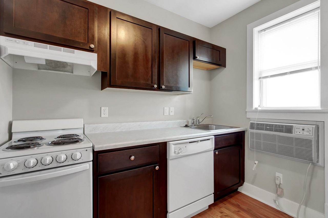 3914 Hereford St - Photo 6 of 11