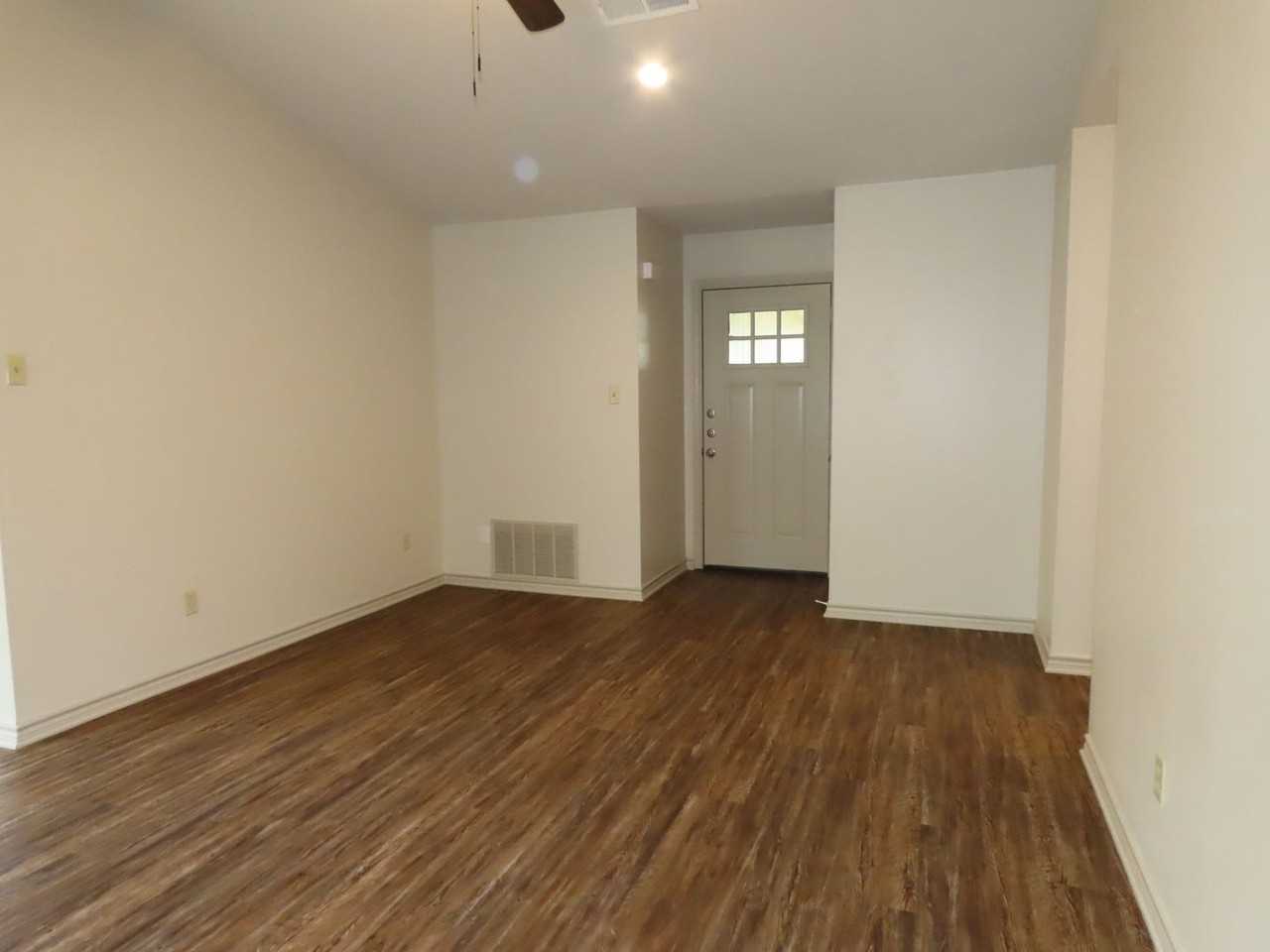 10110 Wooded Way - Photo 4 of 29