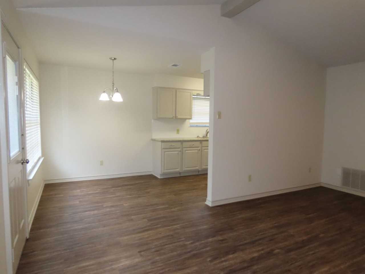 10110 Wooded Way - Photo 5 of 29