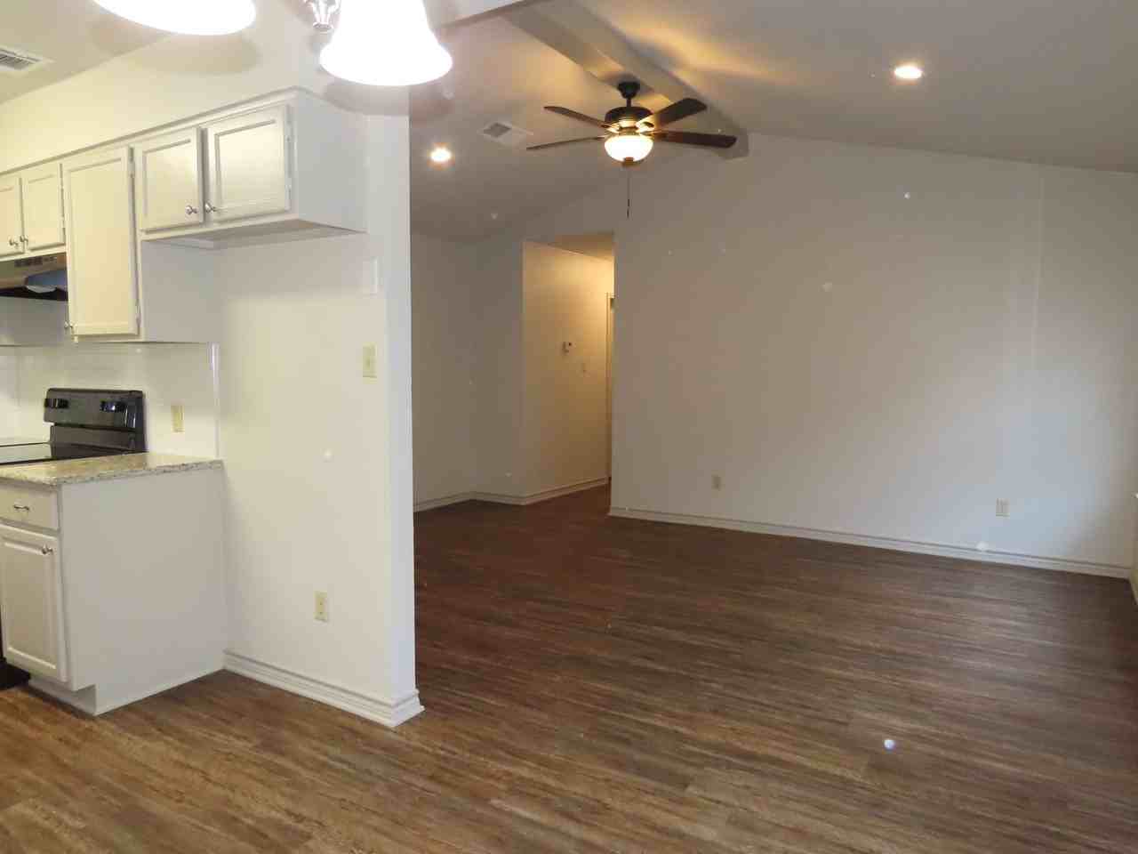 10110 Wooded Way - Photo 6 of 29