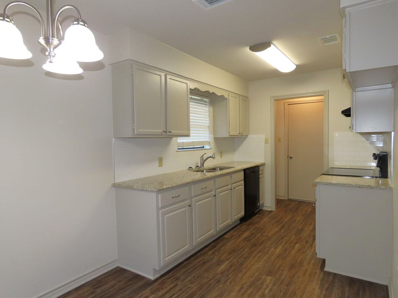 10110 Wooded Way - Photo 7 of 29