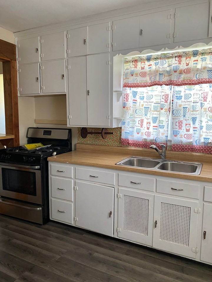 2621 E 4th St - Photo 3 of 13