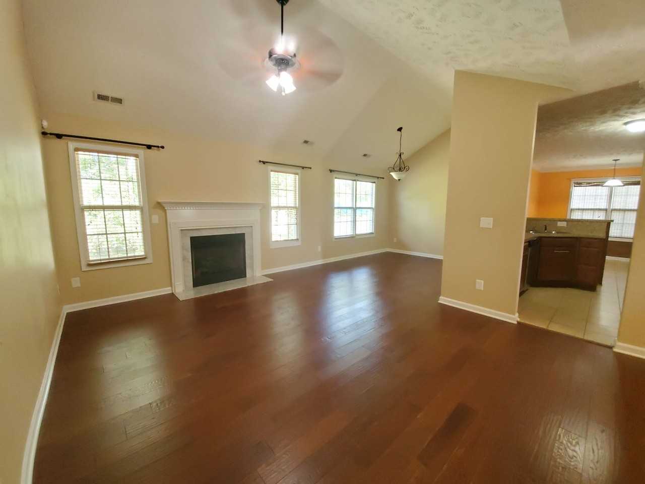 1665 Kershaw Loop - Photo 2 of 37
