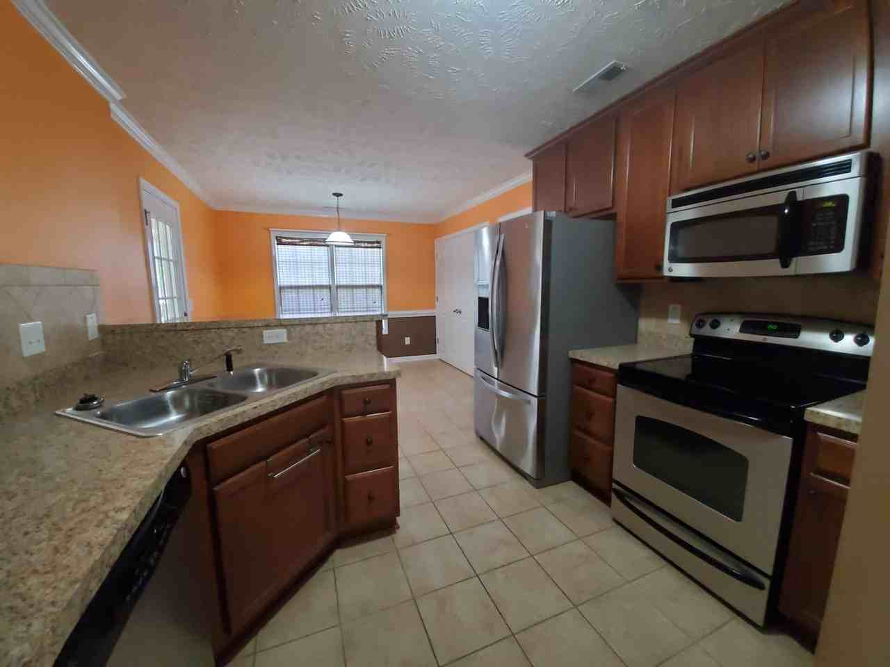 1665 Kershaw Loop - Photo 3 of 37
