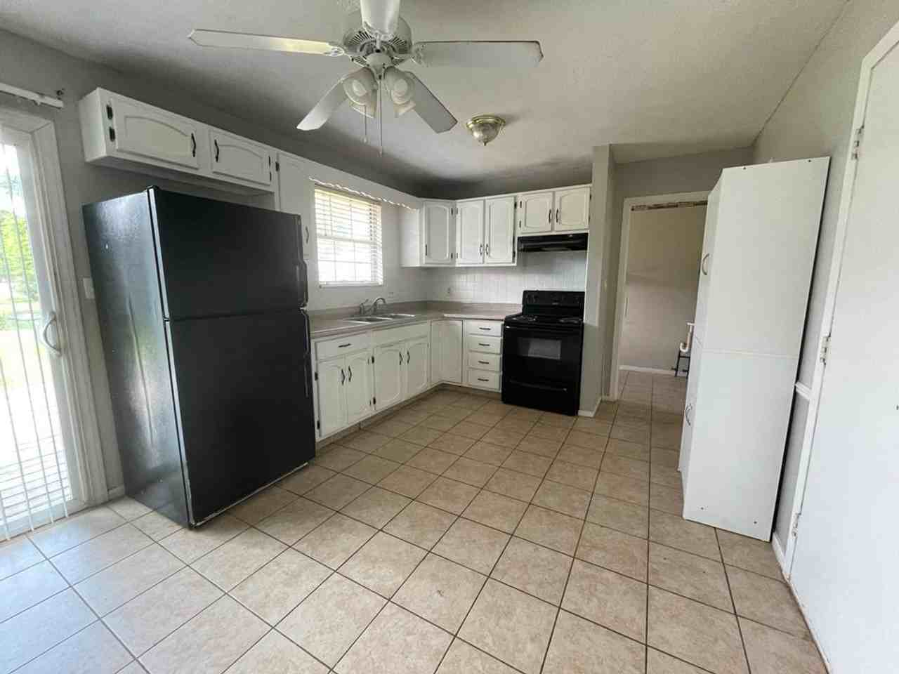 5249 Yucatan Dr - Photo 4 of 12