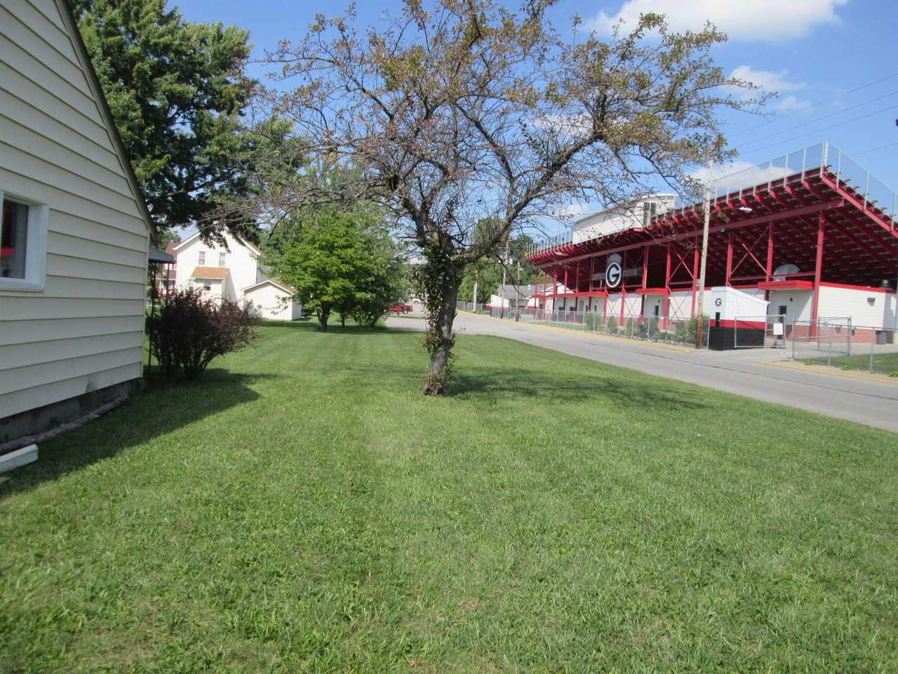 308 E Howard St - Photo 2 of 20