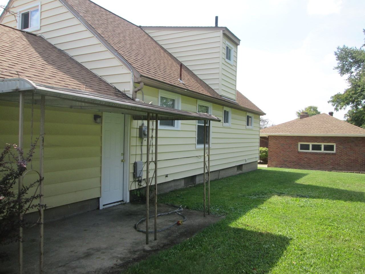 308 E Howard St - Photo 3 of 20