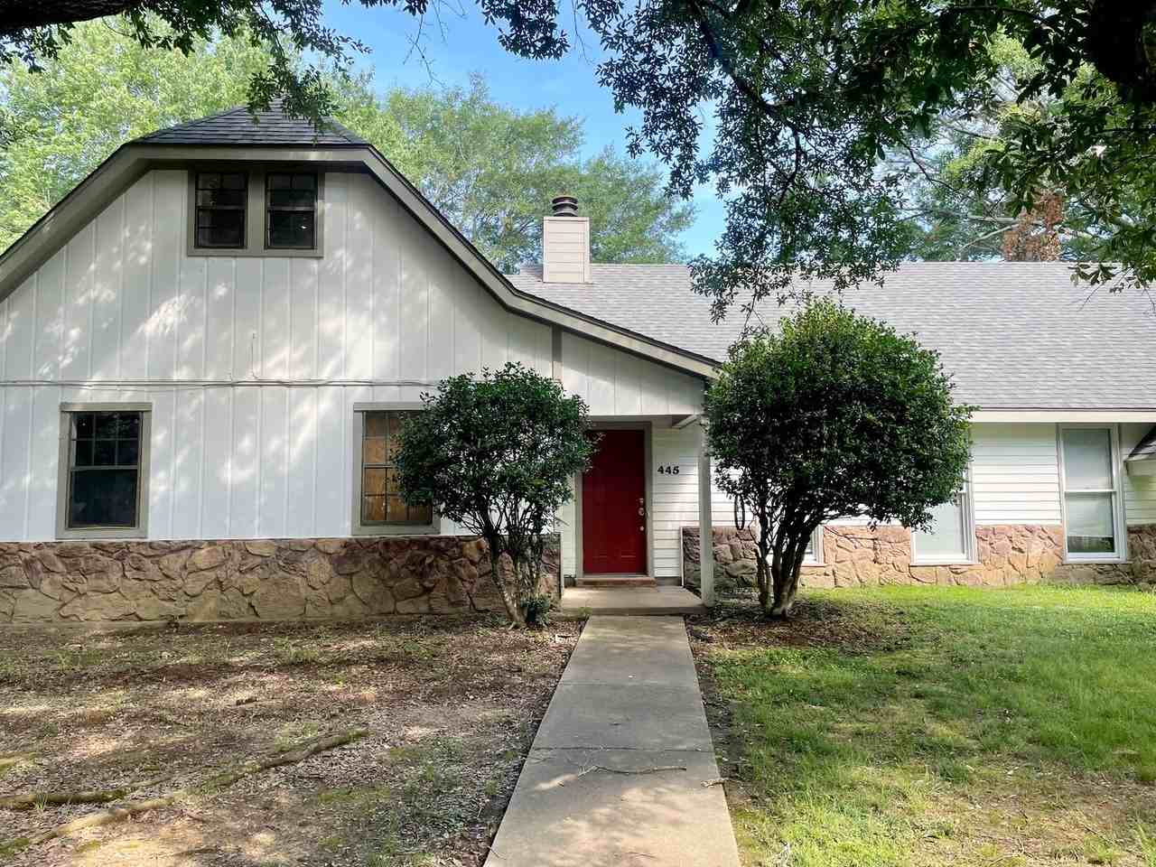 445 Holly Hedge Dr - Photo 2 of 16