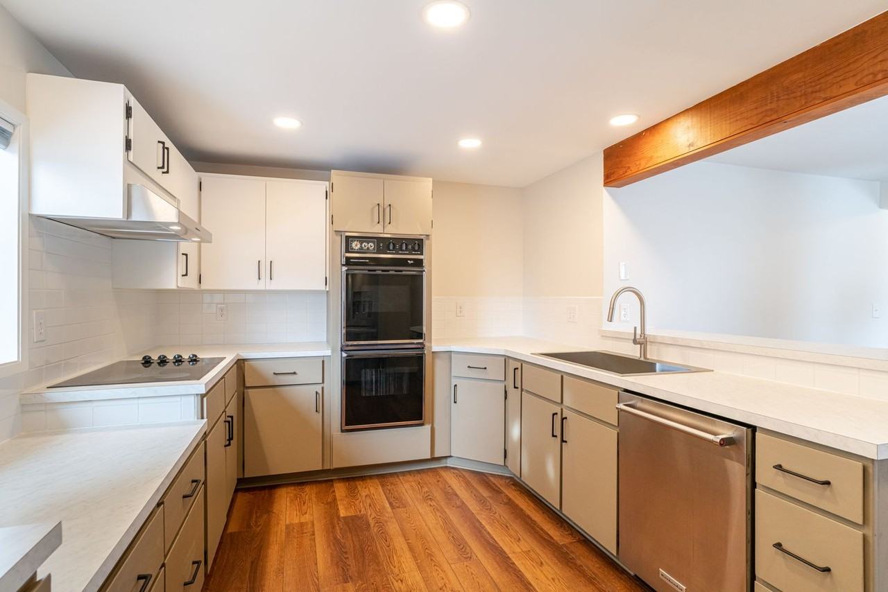 1010 Cascade Street - Photo 2 of 27