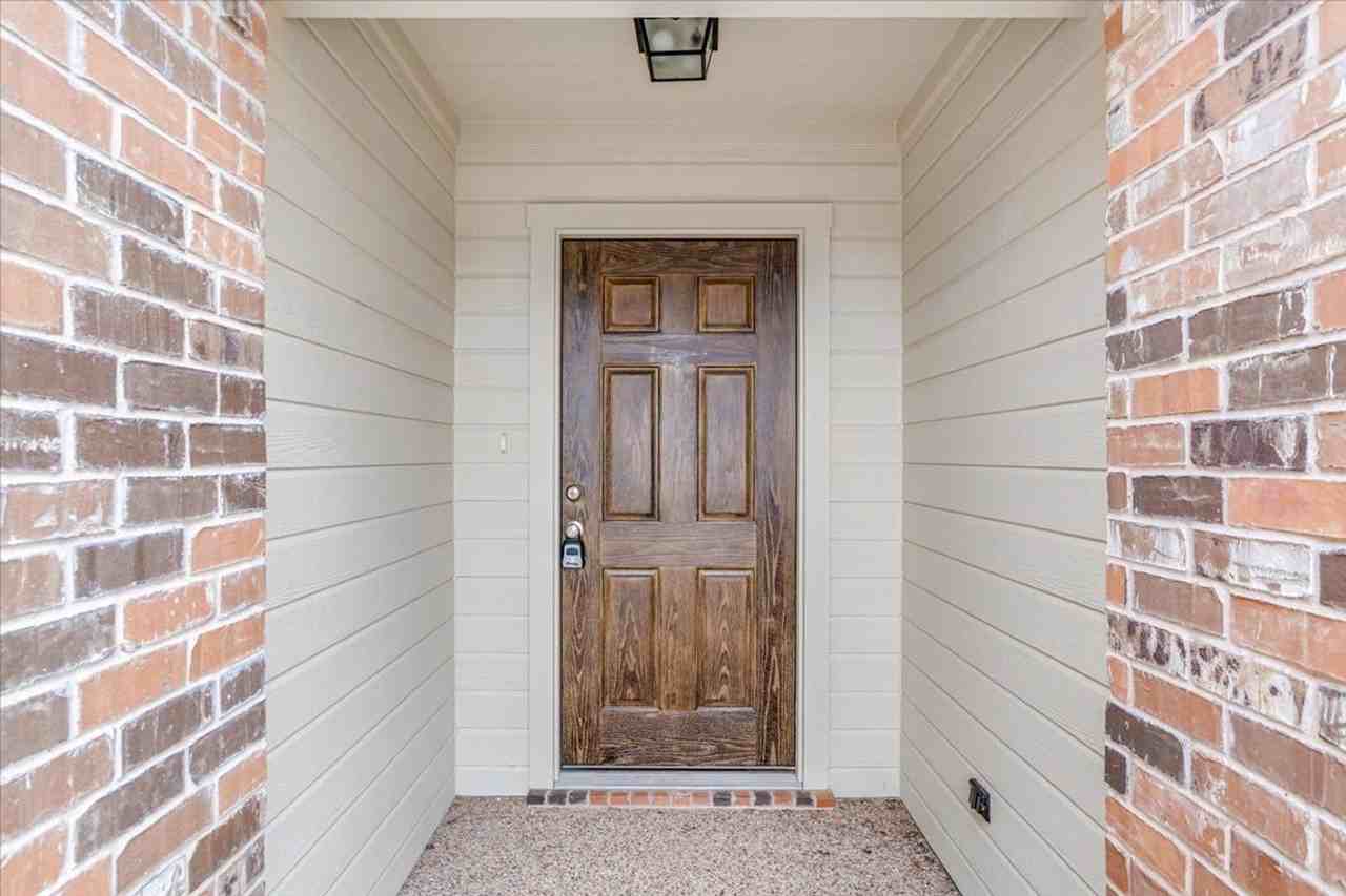 614 Hilltop Dr - Photo 5 of 26
