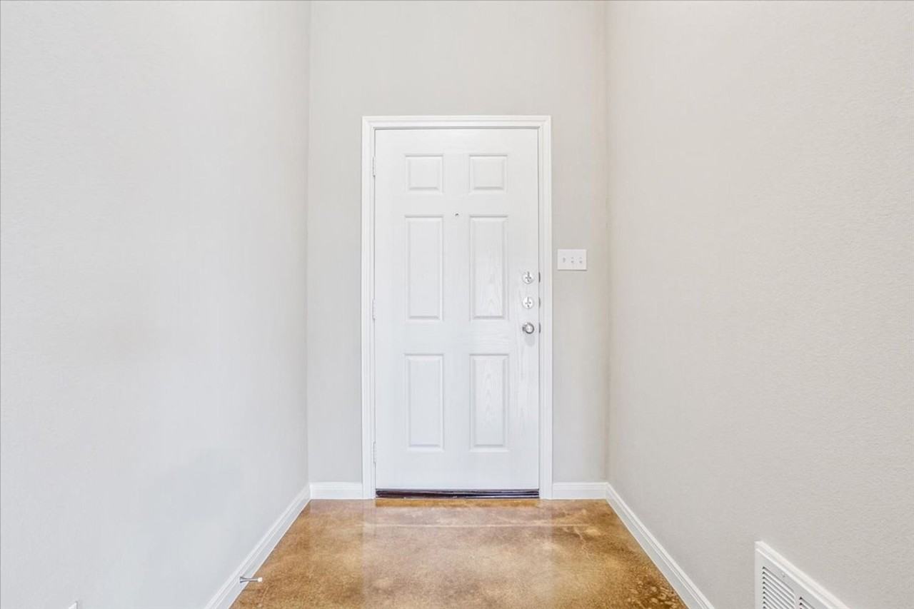 614 Hilltop Dr - Photo 6 of 26
