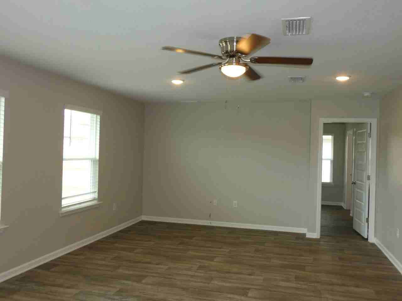 5804 Guinevere Ln - Photo 4 of 17