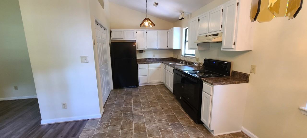 501 Jefferson Woods Dr - Photo 2 of 12