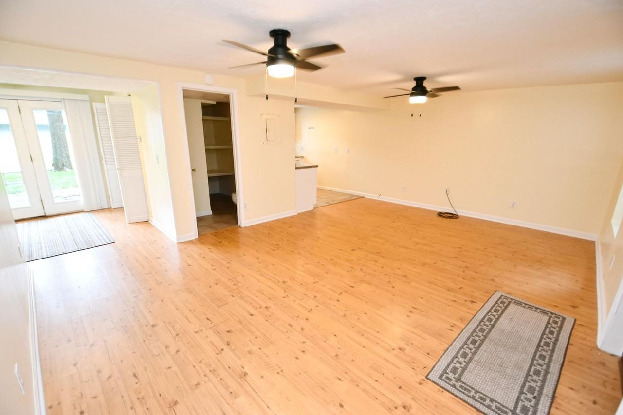 422 S Apple Rd - Photo 2 of 19