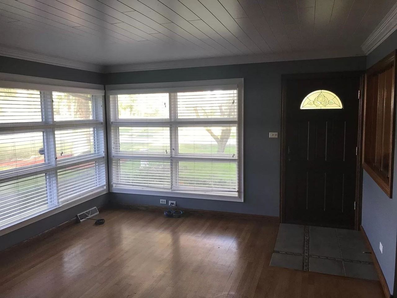 10010 S 82nd Ave - Photo 3 of 12