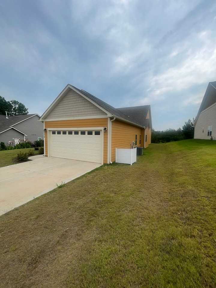 10378 Lakeshore Dr - Photo 2 of 33