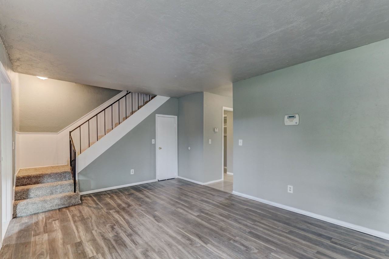 4 bed 1.5 bath duplex in Midwest City - Photo 2 of 12