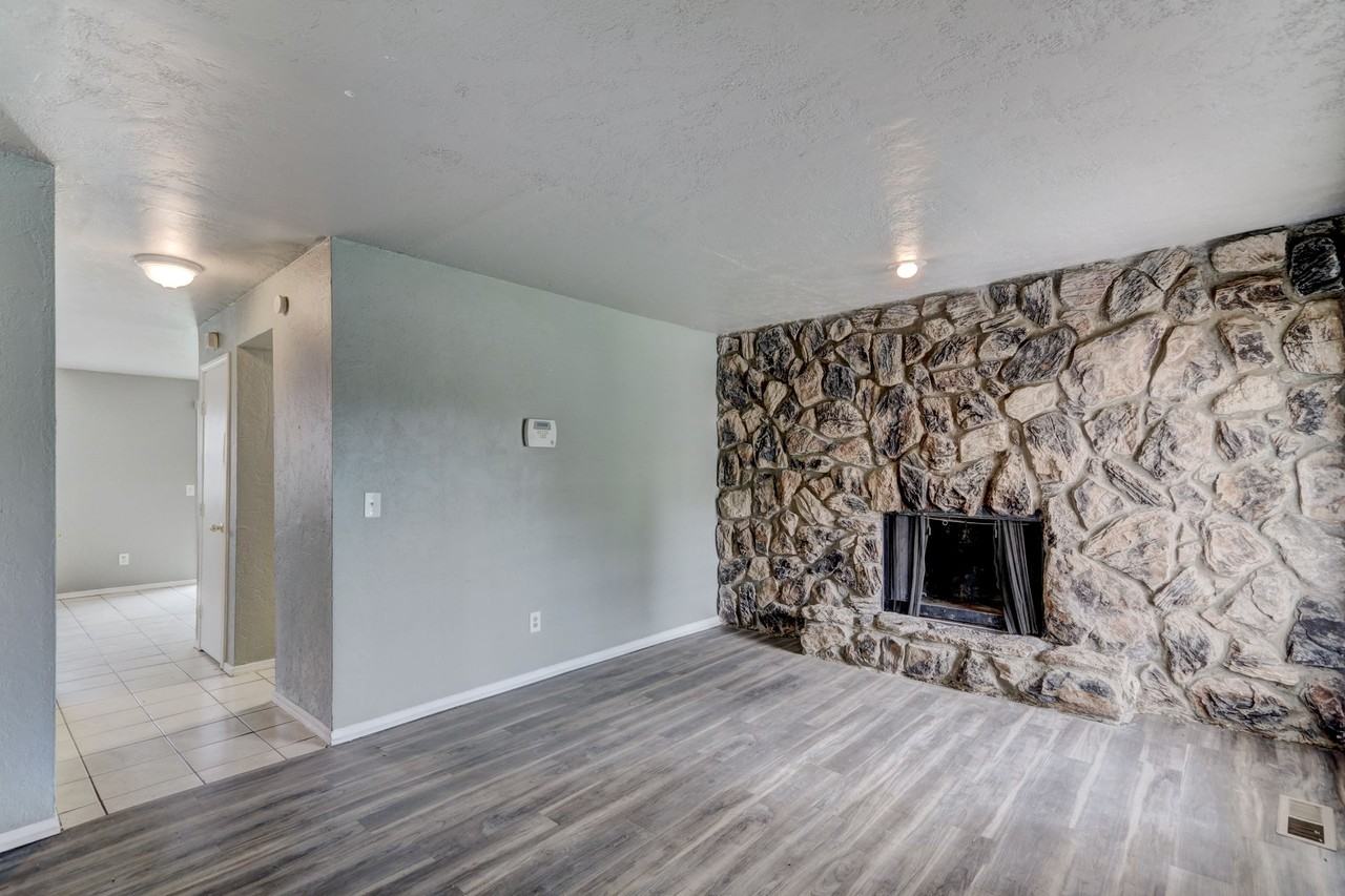 4 bed 1.5 bath duplex in Midwest City - Photo 3 of 12