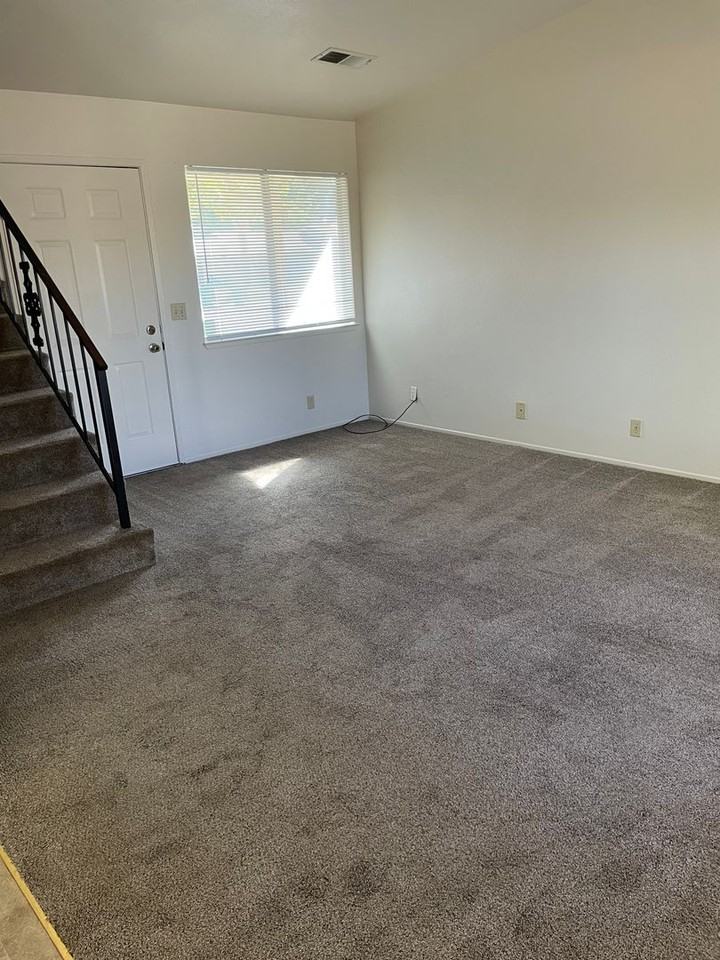 1057 Diablo Ave - Photo 4 of 17