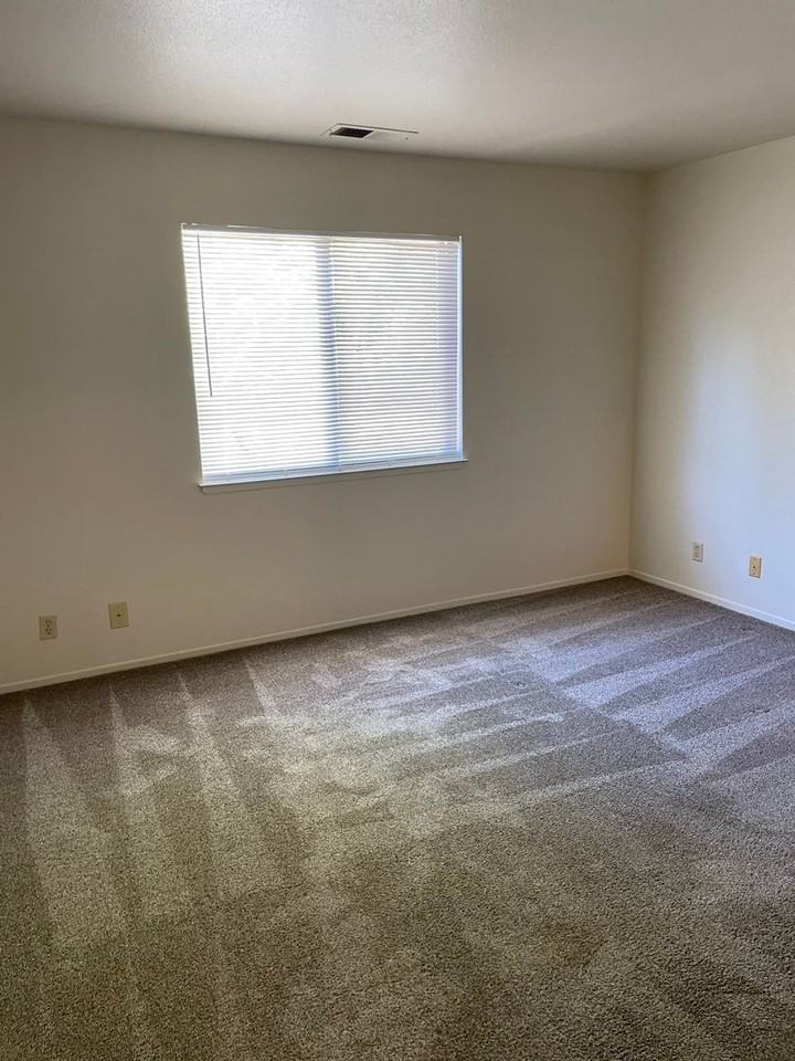 1057 Diablo Ave - Photo 6 of 17