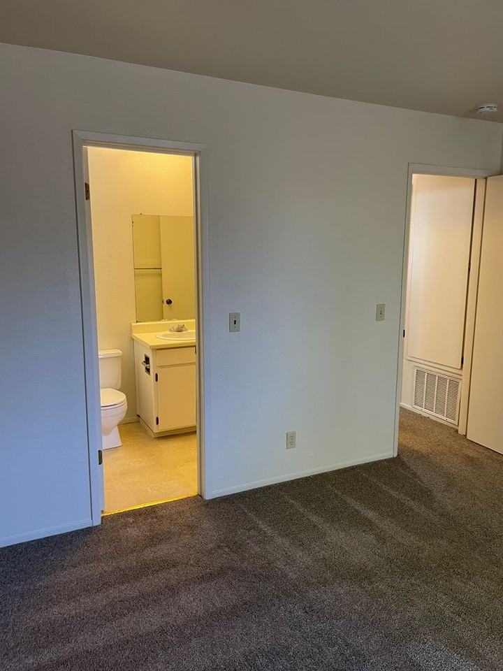 1057 Diablo Ave - Photo 7 of 17