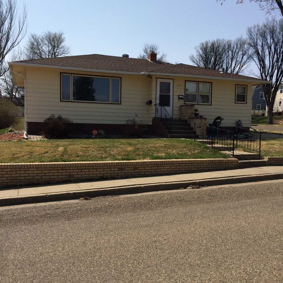 643 5th St W - Photo 3 of 7