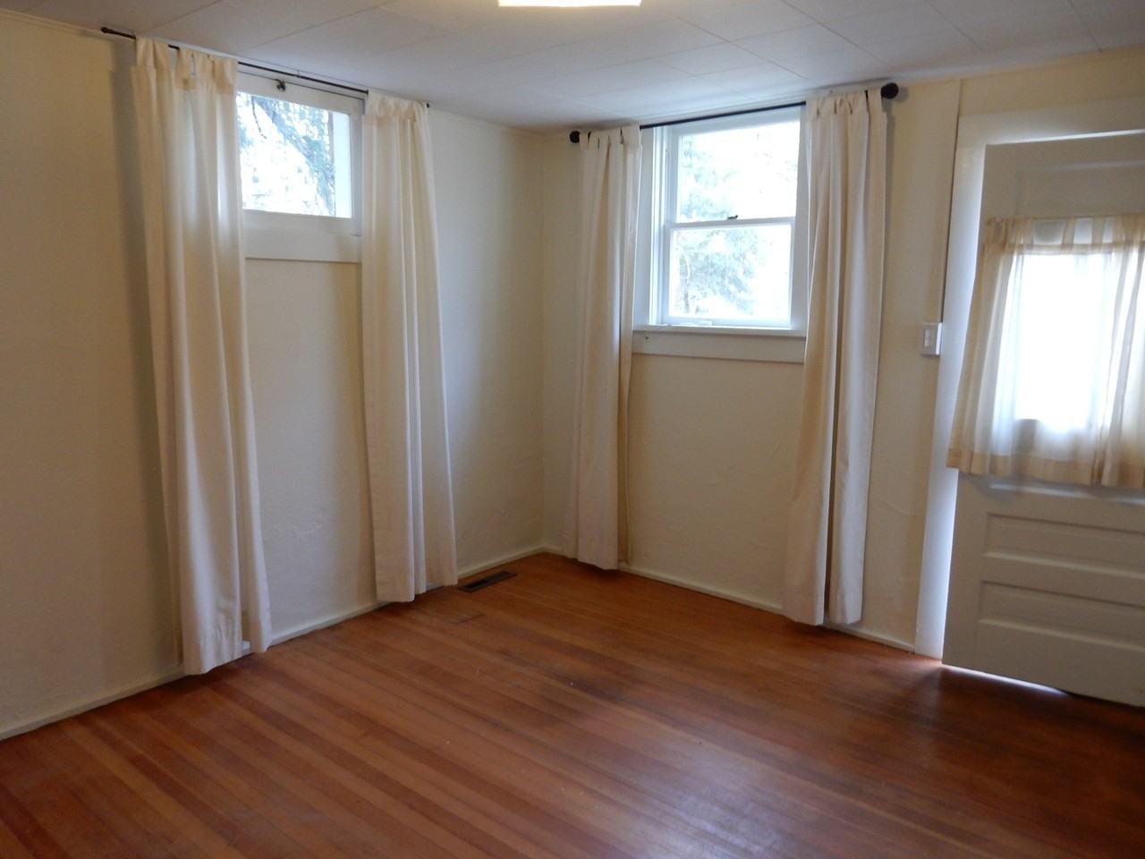 814 13th St - Photo 3 of 10