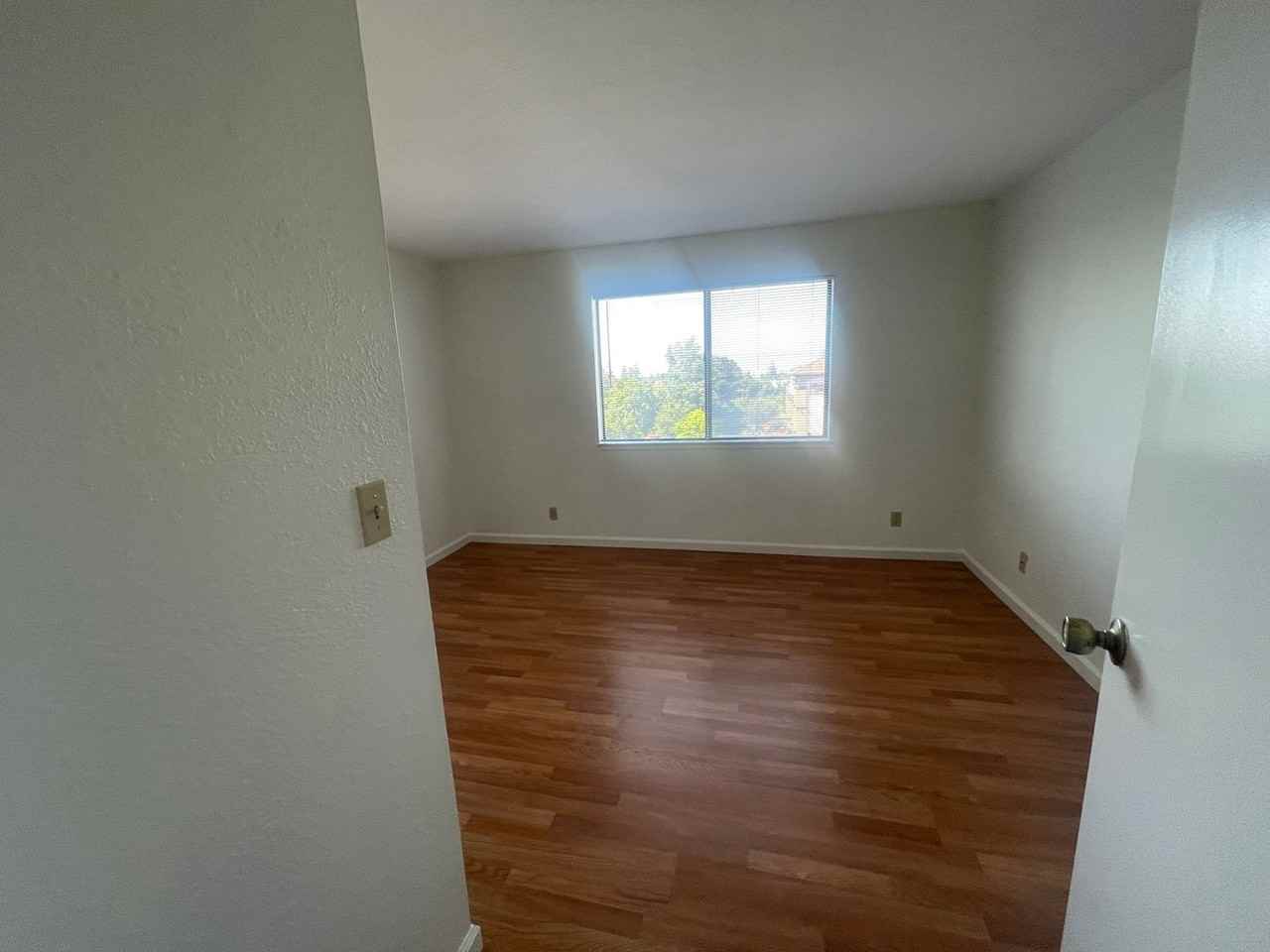 293 - Lotus Apartments - Photo 5 of 7
