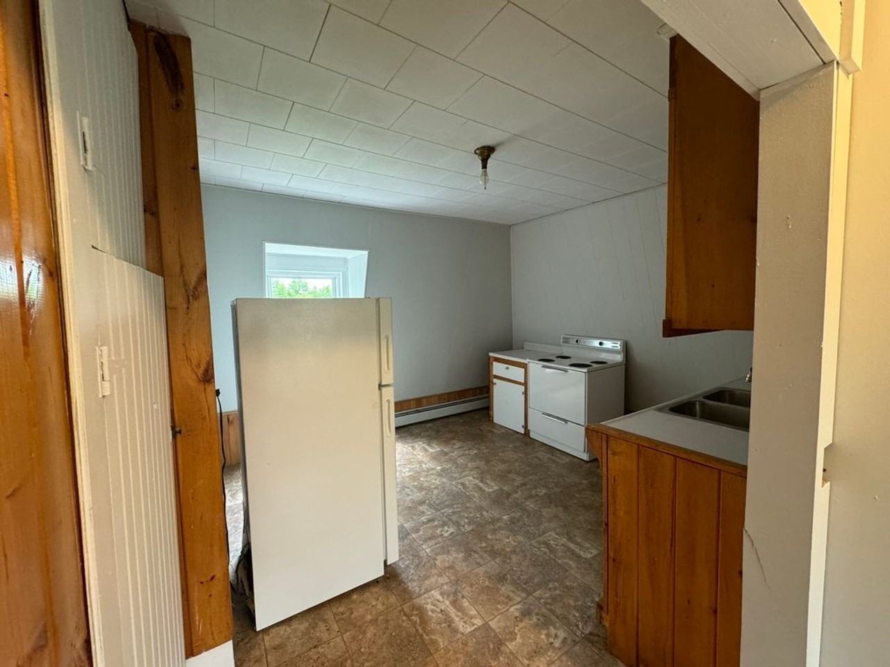 37 S Court St - Photo 2 of 11