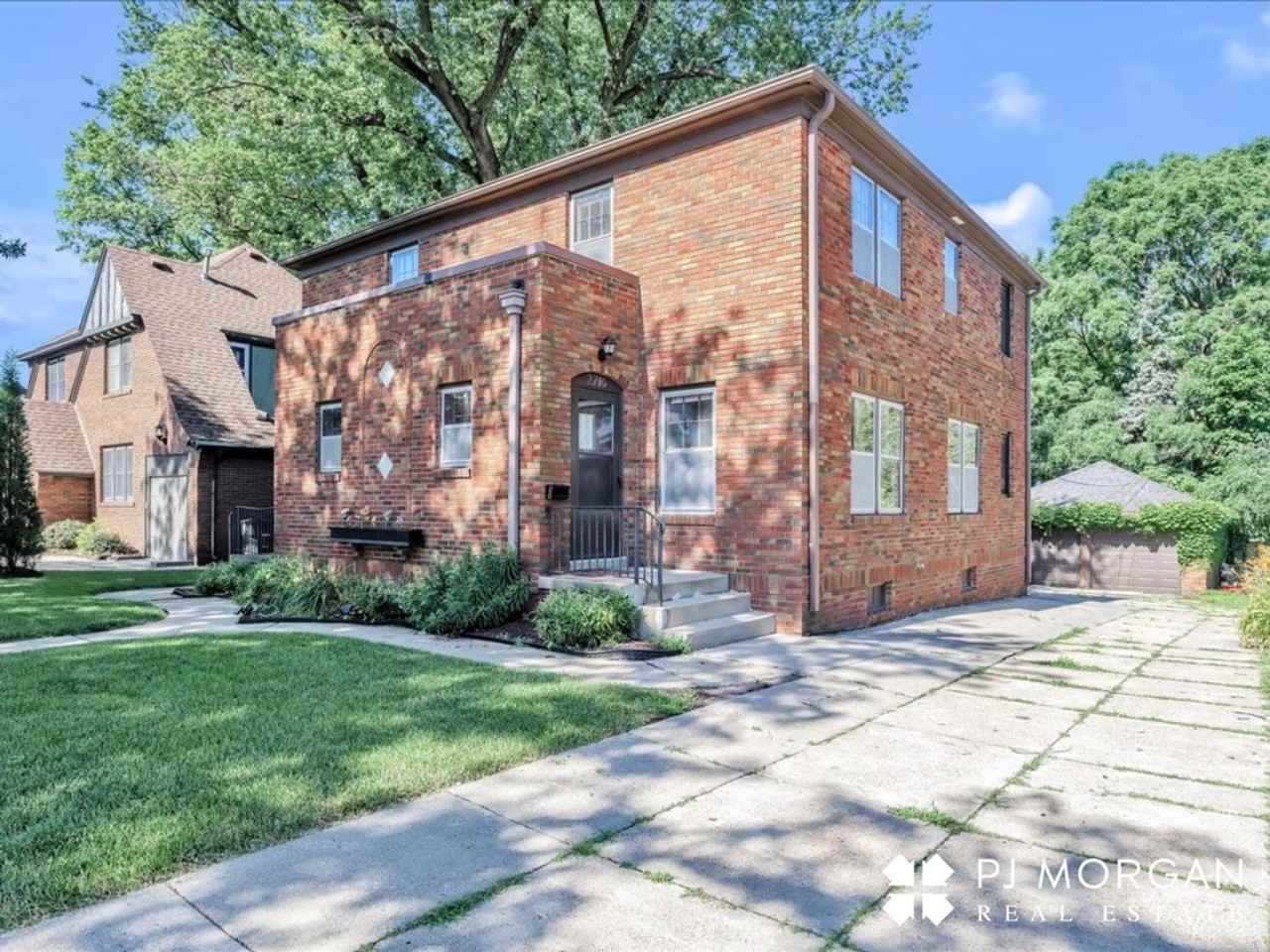 2716 N 52nd St - Photo 2 of 25