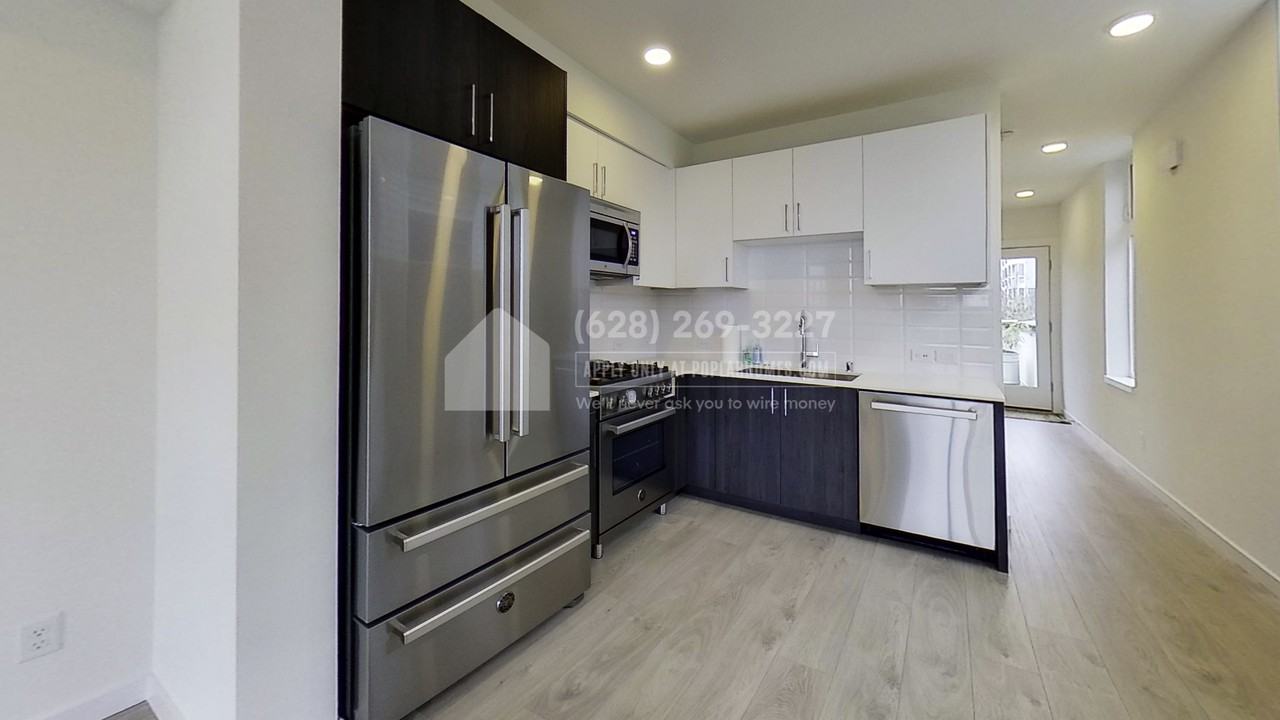 806G N 46th St - Photo 3 of 24