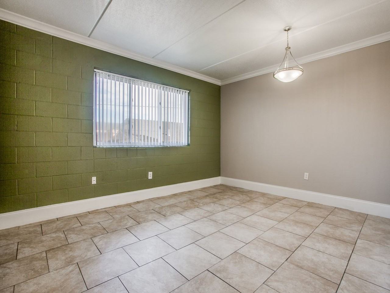 Villas on SixtyFifth - Photo 3 of 21