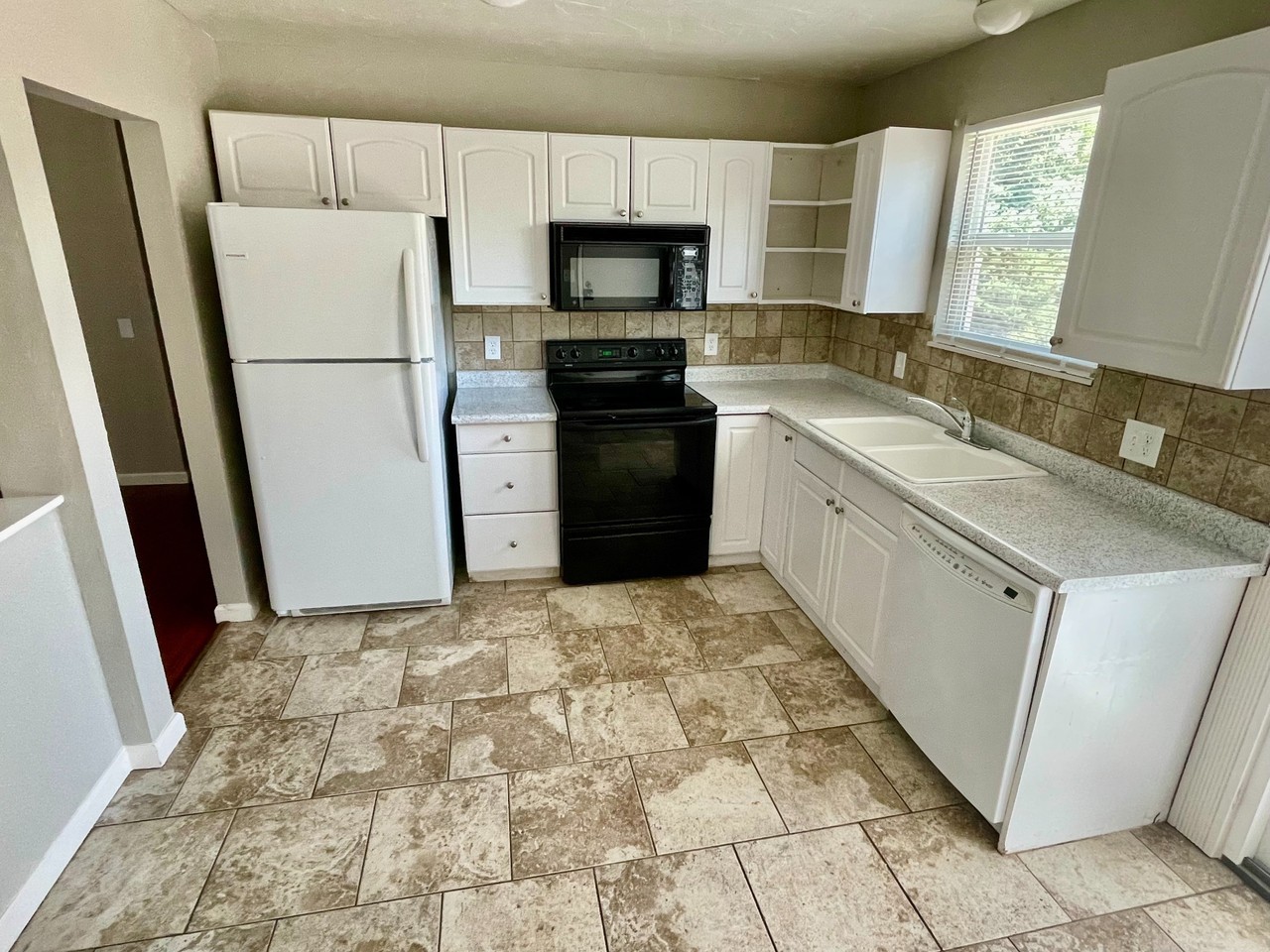4756 S Olathe - Photo 4 of 12