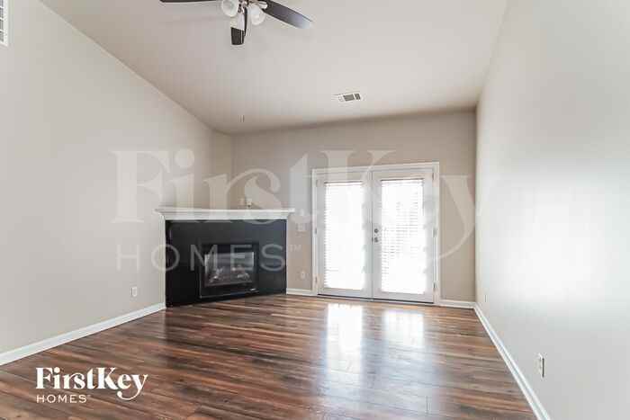 2816 Harcourt Dr - Photo 3 of 14