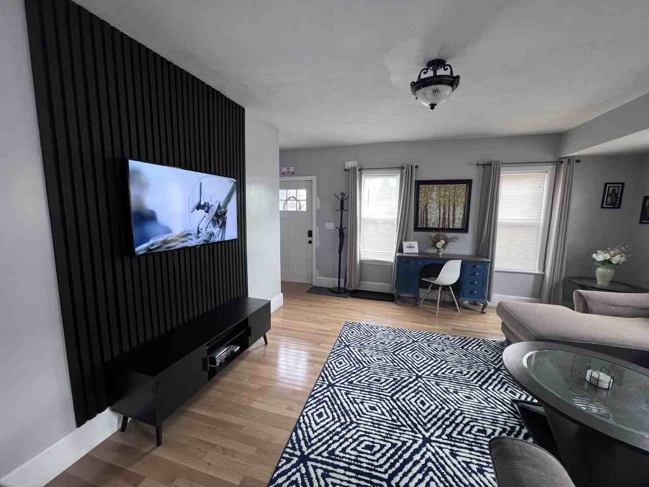 1027 Washington St - Photo 2 of 14