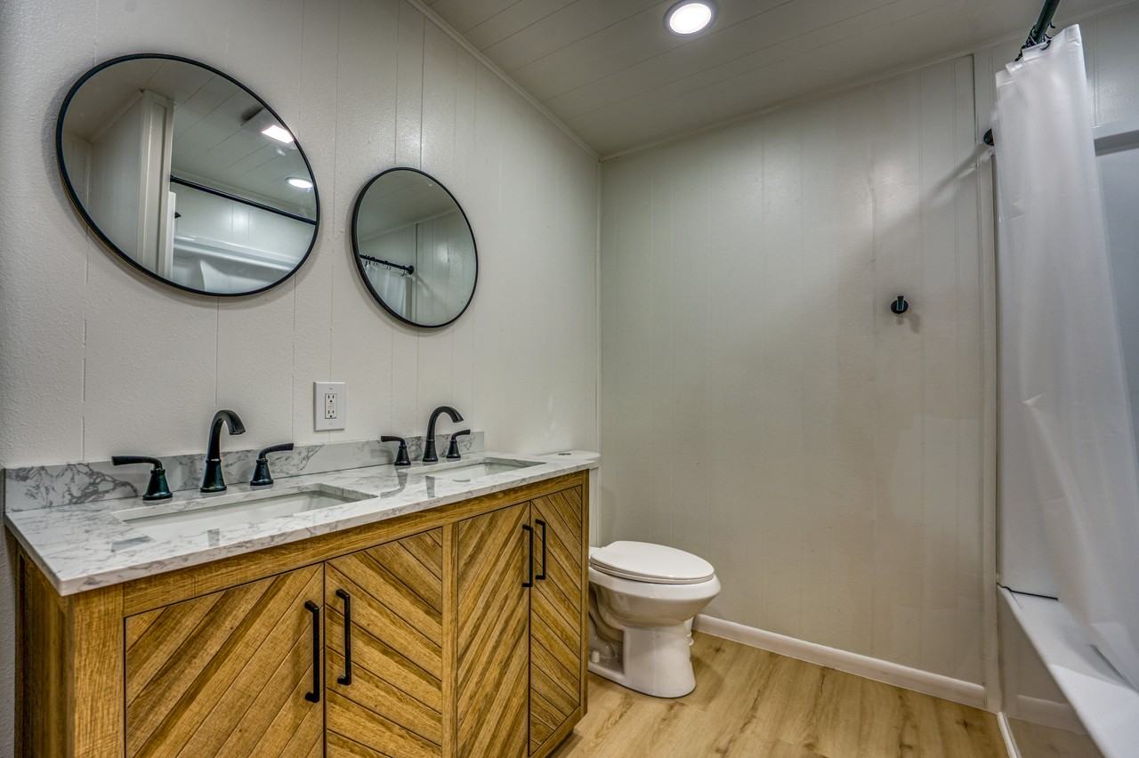 906 S Oak St #NA - Photo 2 of 21