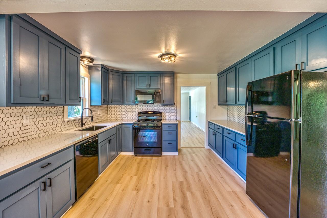 906 S Oak St #NA - Photo 3 of 21